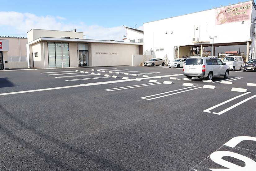 広くて停めやすい駐車場